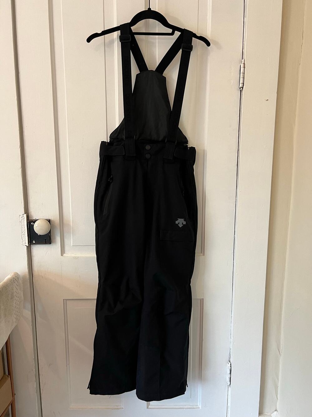 Descente kids US12 black bibs overalls ski snowboard insulated full leg zip pant